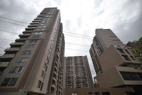De las casas familiares a los apartamentos, así se viene encogiendo Bogotá