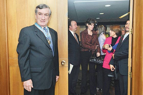 Nicanor Restrepo fue condecorado por la Andi con la orden José Gutiérrez Gómez / Archivo El Espectador