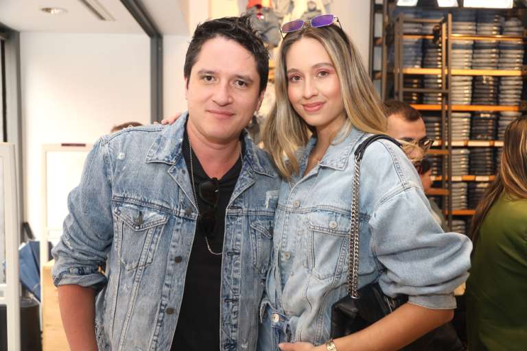 Dona Tu Jean la campaña social de American Eagle vuelve para ratificar su compromiso de apoyar a las diferentes comunidades en Colombia

El planeta eres tú, somos nosotros y son ellos: una comunidad que recicla y que vive de las segundas oportunidades. Esas, que soñamos darles a nuestros jeans.