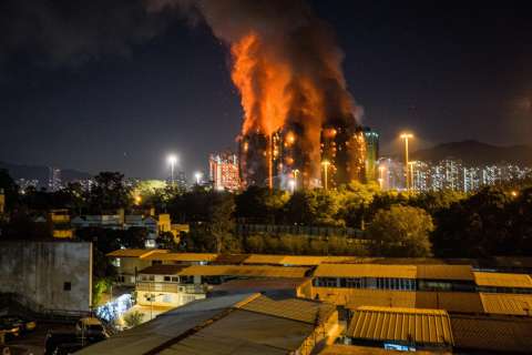 Incendio en Hong Kong deja al menos cuatro personas muertas