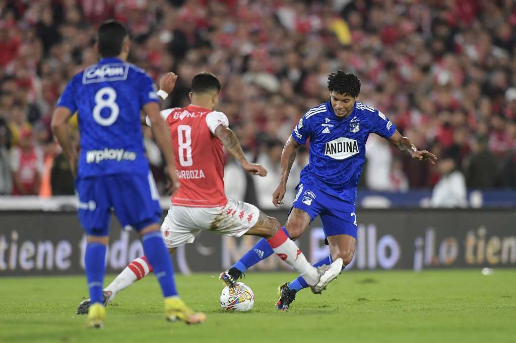 Jugador de Millonarios durante el encuentro contra Santa Fe por la Semifinal de Liga Betplay