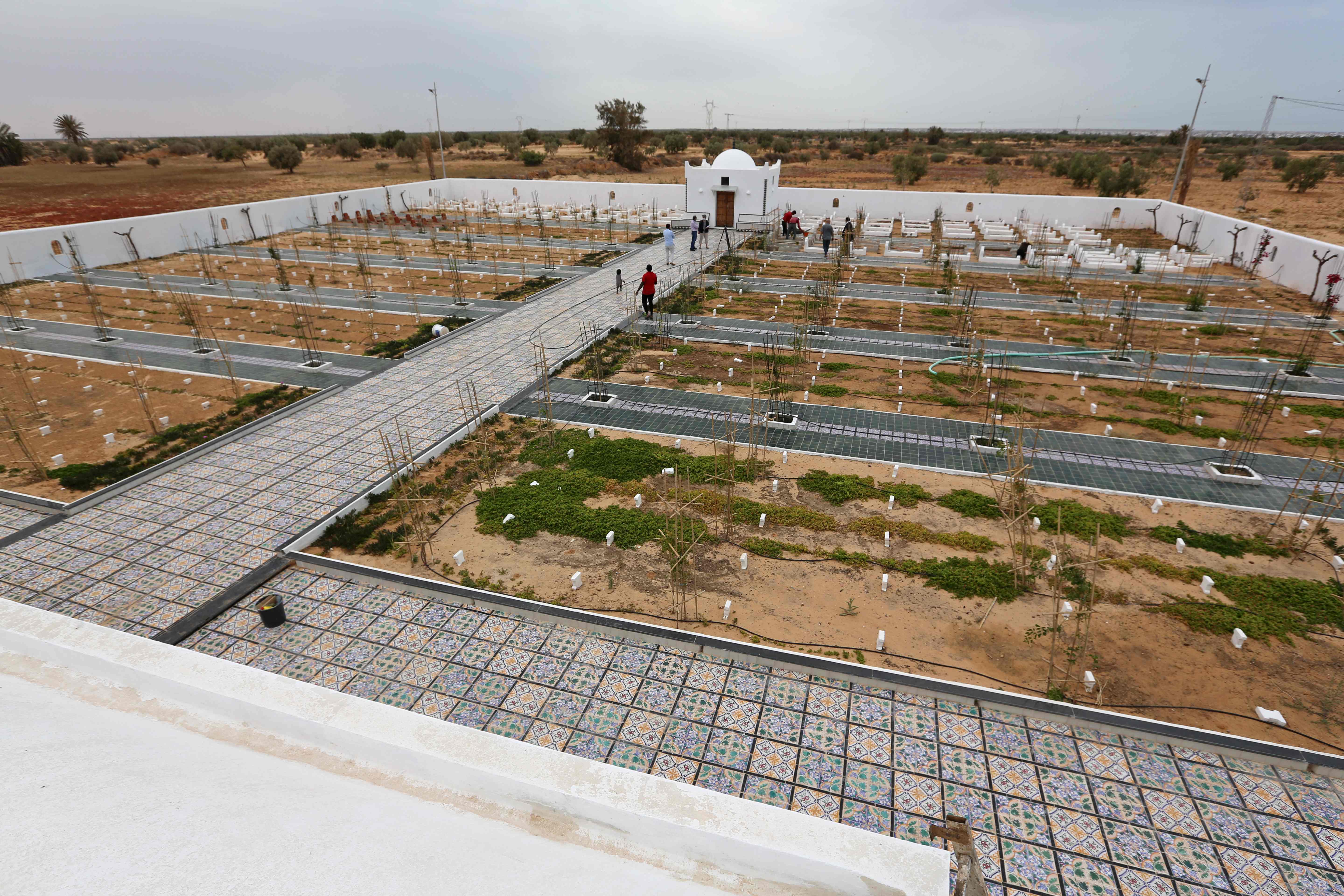 El cementerio "Jardin d'Afrique", ya tiene la mitad de su capacidad ocupada.