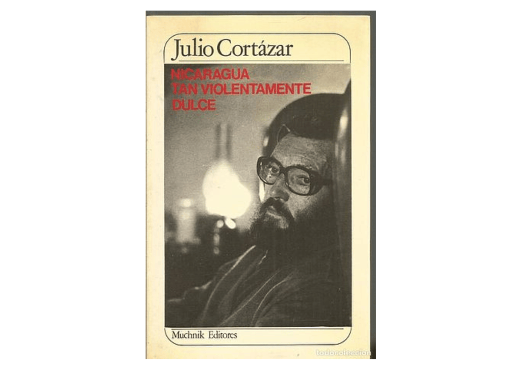 Julio Cortázar nació el 26 de agosto de 1914 en Bruselas, Bélgica, debido a que su padre trabajaba como funcionario de la embajada argentina en ese país. La familia regresó a Argentina cuando él tenía cuatro años, y creció en Banfield, un suburbio de Buenos Aires.