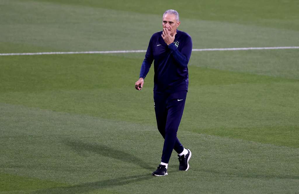 Doha (Qatar), 08/12/2022.- Head coach Tite of Brazil during a training session of the Brazilian team in Doha, Qatar, 08 December 2022. Brazil will face Croatia in the quarter final of the FIFA World Cup 2022 on 09 December. (Mundial de Fútbol, Brasil, Croacia, Catar) EFE/EPA/ABEDIN TAHERKENAREH