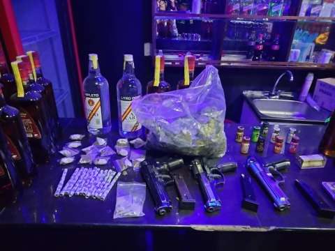 Incautan más de 1.000 dosis de drogas y 104 bebidas alcohólicas adulteradas en Kennedy
