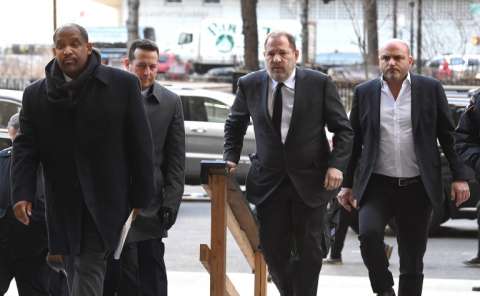 Juez permite a Harvey Weinstein cambiar de abogados