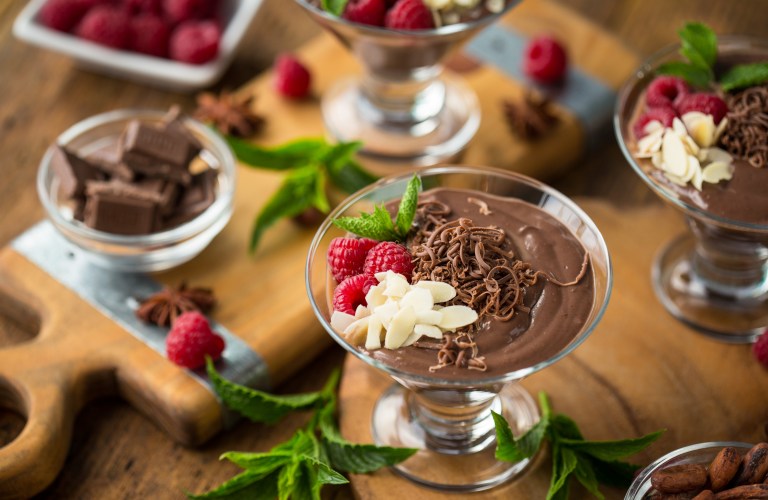 Que la dulzura invada tu día: así se prepara un mousse de chocolate