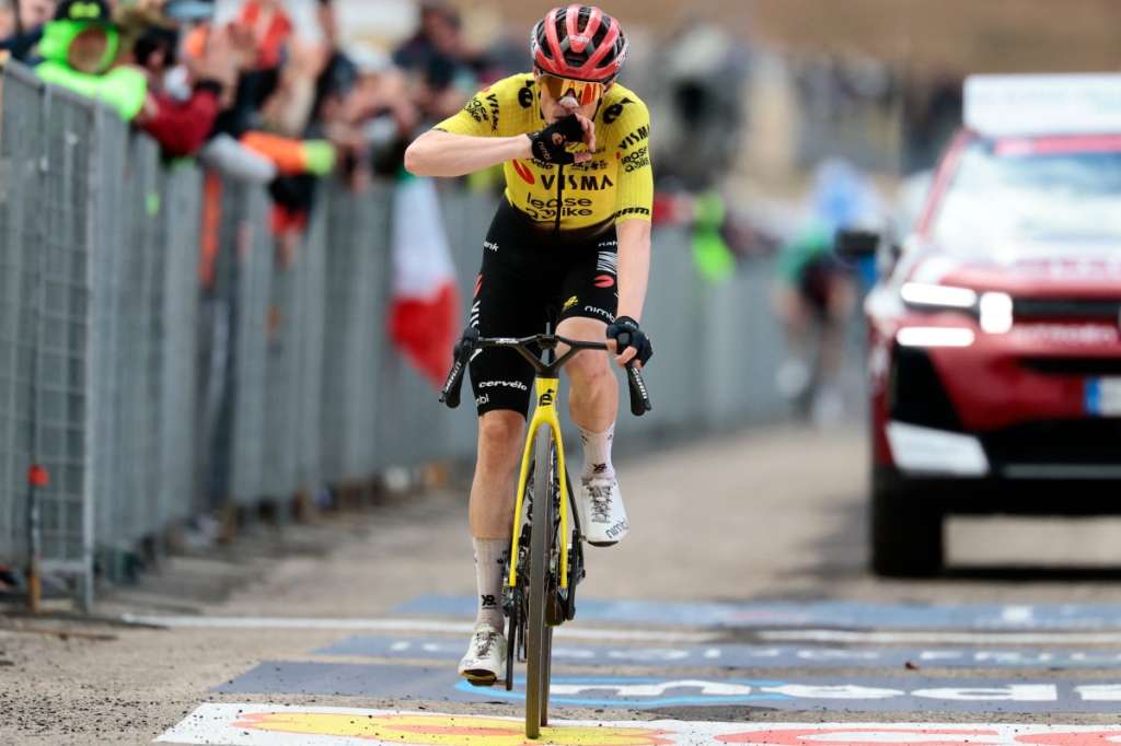 Team Visma Lease a Bike Danish rider Jonas Vingegaard celebrates as he crosses the finish line to win the 7th stage of the Giro d'Italia 2026 - Tour of Italy cycling race between Formia and Blockhaus, Italy, on May 15, 2026.