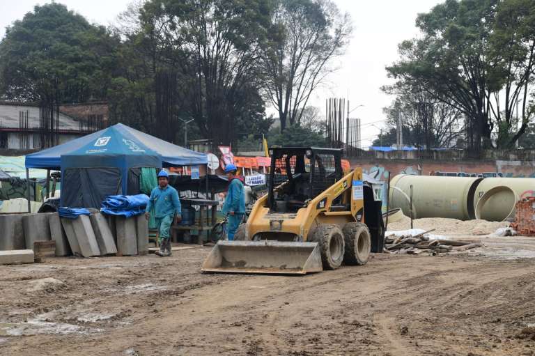 Estación 10: Maquinaria amarilla ya adelanta operaciones en la calle 1 entre carreras 24 y 24c, donde se construirá la estación 10.