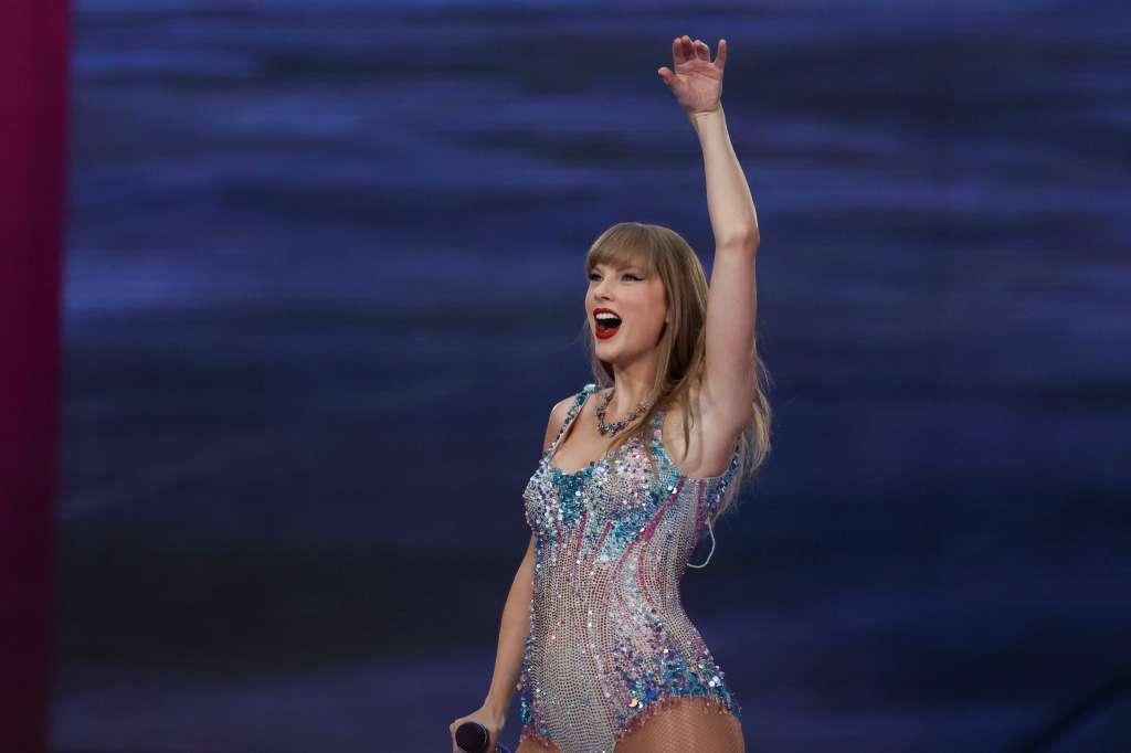 MADRID, 29/05/2024.- La cantante y compositora estadounidense Taylor Swift ofrece un concierto este miércoles en el estadio Santiago Bernabéu de Madrid. EFE/JUANJO MARTÍN