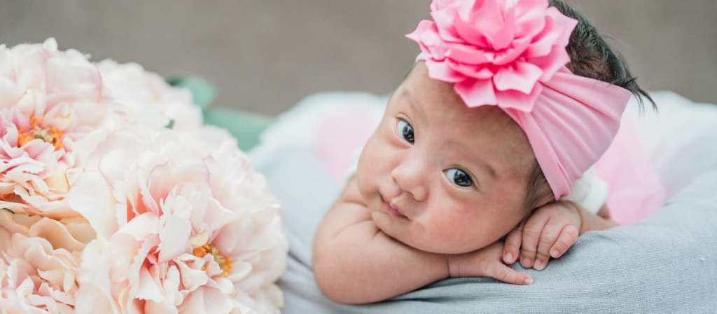 Si buscas un nombre lindo, relacionado con la naturaleza, te traemos 15 nombres para niña inspirados en las flores.