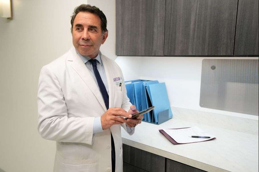 El Dr. Nassif, protagonista de Botched, habló con Cromos: “Quiero seguir operando”