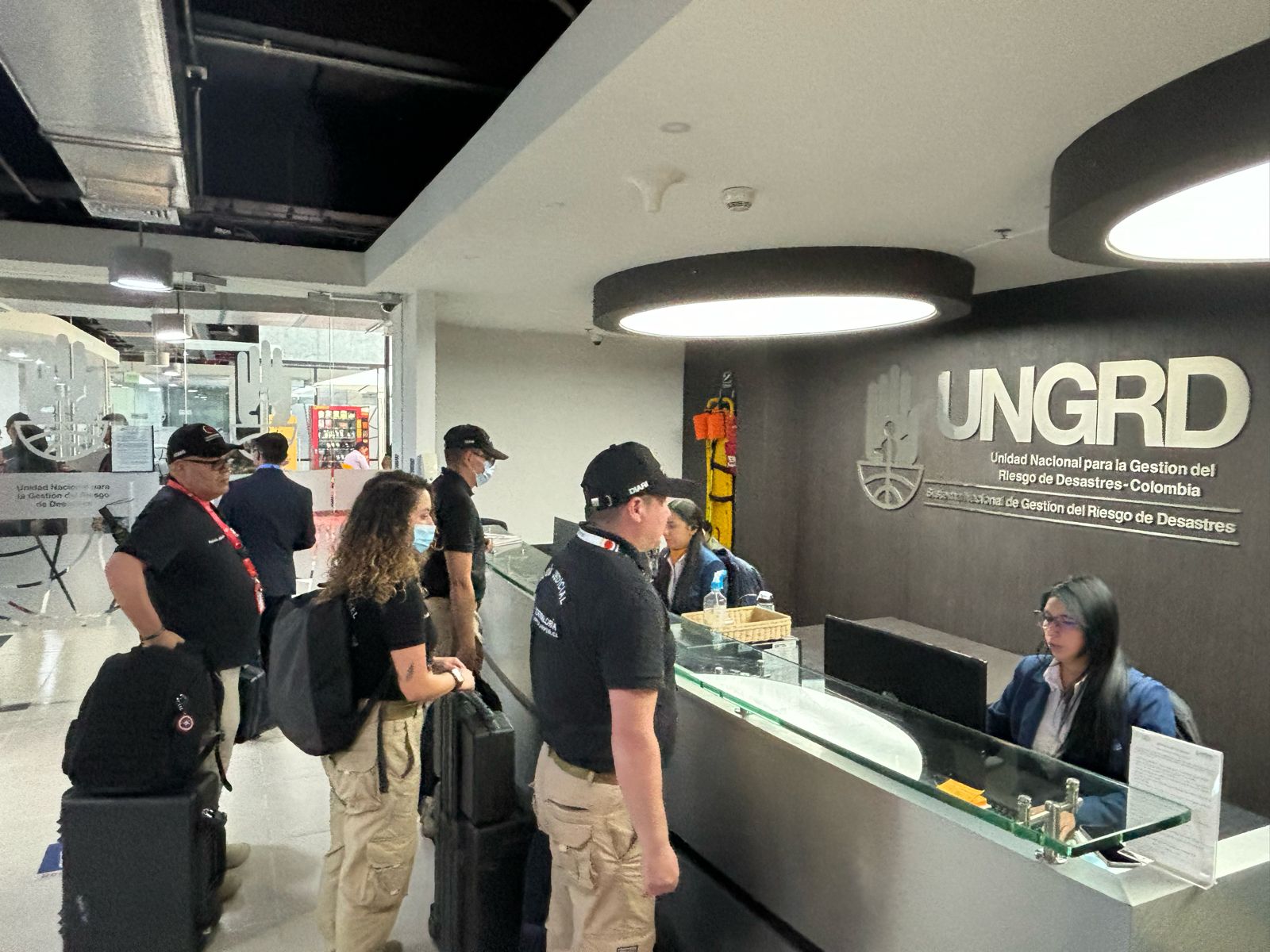 La Contraloría General inspeccionó las instalaciones de la
UNGRD en búsqueda de información sobre contratación
de 40 carrotanques de agua.