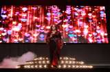 ¡Desde hoy! Arelys Henao canta y actúa entre lágrimas y risas en un teatro.