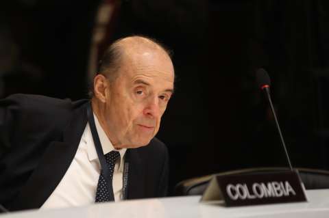 Centro Democrático citará a canciller Álvaro Leyva a debate de moción de censura