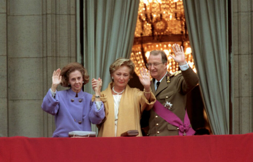 El ex rey de Bélgica, Alberti II (derecha), junto a su esposa Paola (centro) y la exreina Fabiola (izquierda). / AFP