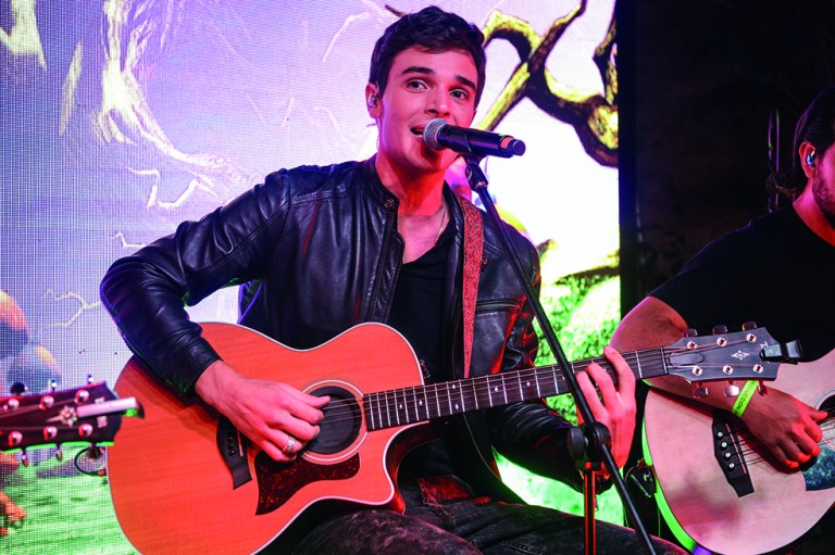Alejandro Santamaría lanzó su primer álbum, ‘Despierto’.