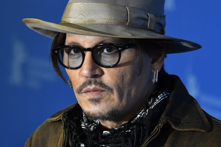 Johnny Depp aparece por sorpresa en un juicio por difamación en Londres