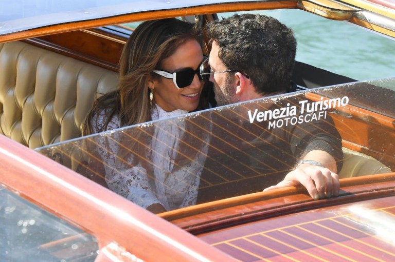 Video: así fue el debut de JLo y Ben Affleck en TikTok que es toda una sensación