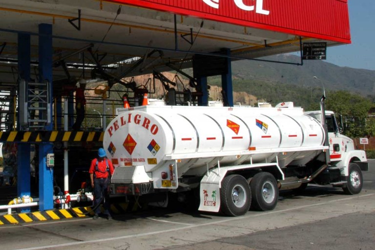 Camioneros se irían a paro