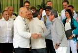 Delegaciones del Gobierno y ELN anuncian que continúa la mesa de diálogos