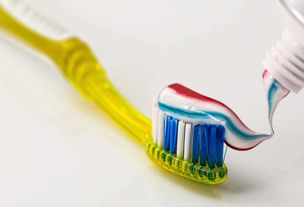 Imagen de referencia. De acuerdo con Anvisa, han aumentado los casos de reacciones adversas a pastas dentales con fluoruro de estaño.