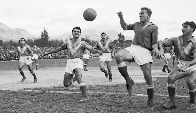 Los hinchas de Millonarios disfrutaron del talento de Alfredo Di Stéfano en el estadio Alfonso López de la Universidad Nacional. / Archivo El Espectador