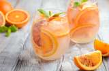 Estos son los pasos para preparar un coctel de naranja
