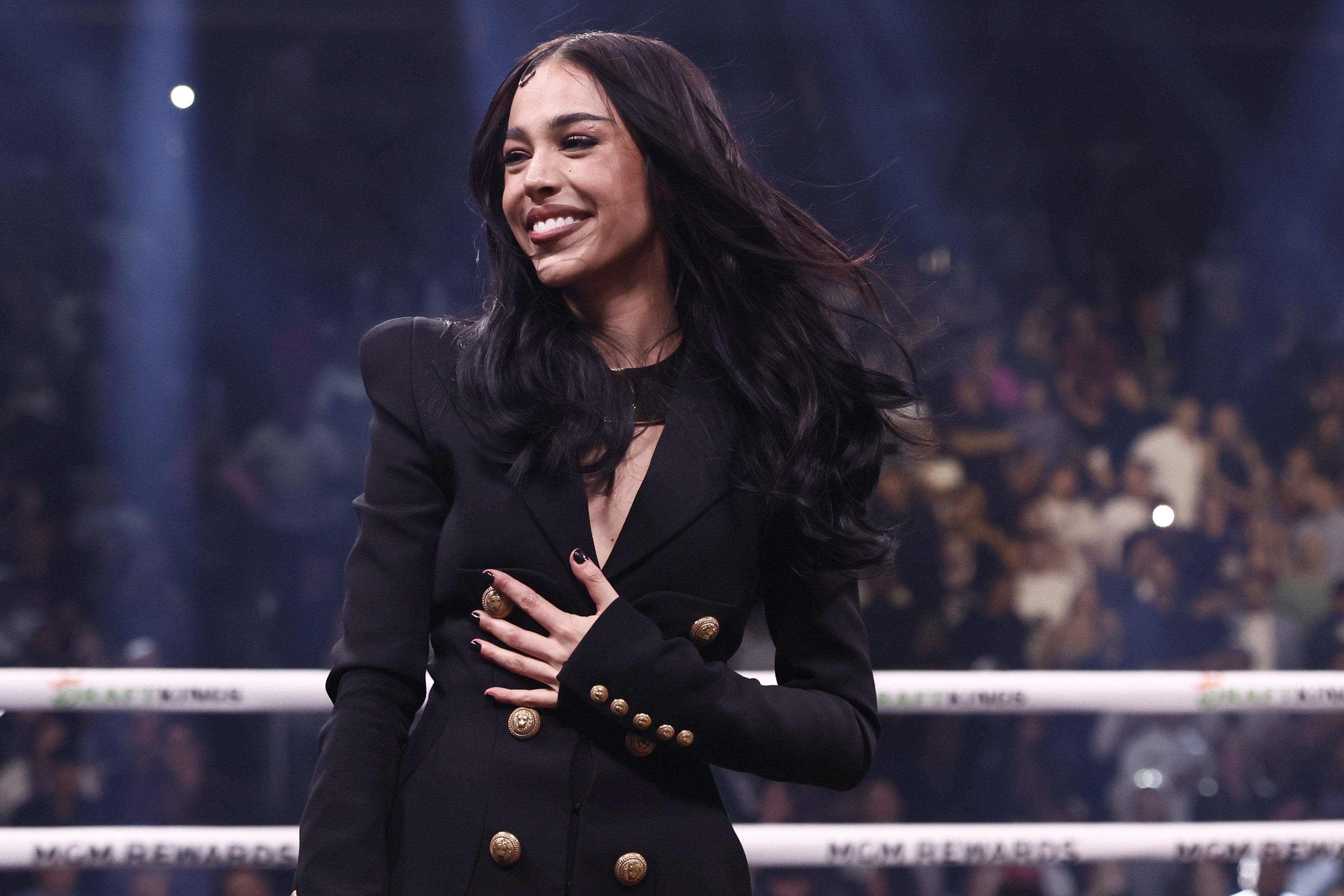 Las Vegas (United States), 01/10/2023.- Mexican pop singer Danna Paola sings the Mexican national anthem before the start of the Canelo vs. Charlo Undisputed World Super Middleweight Championship title fight at T-Mobile Arena in Las Vegas, Nevada, USA, 30 September 2023. EFE/EPA/ETIENNE LAURENT