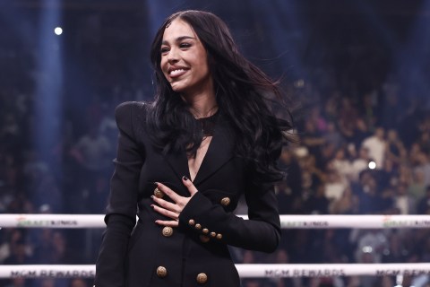 Danna Paola: la artista que interpretó el himno mexicano en la pelea de Canelo