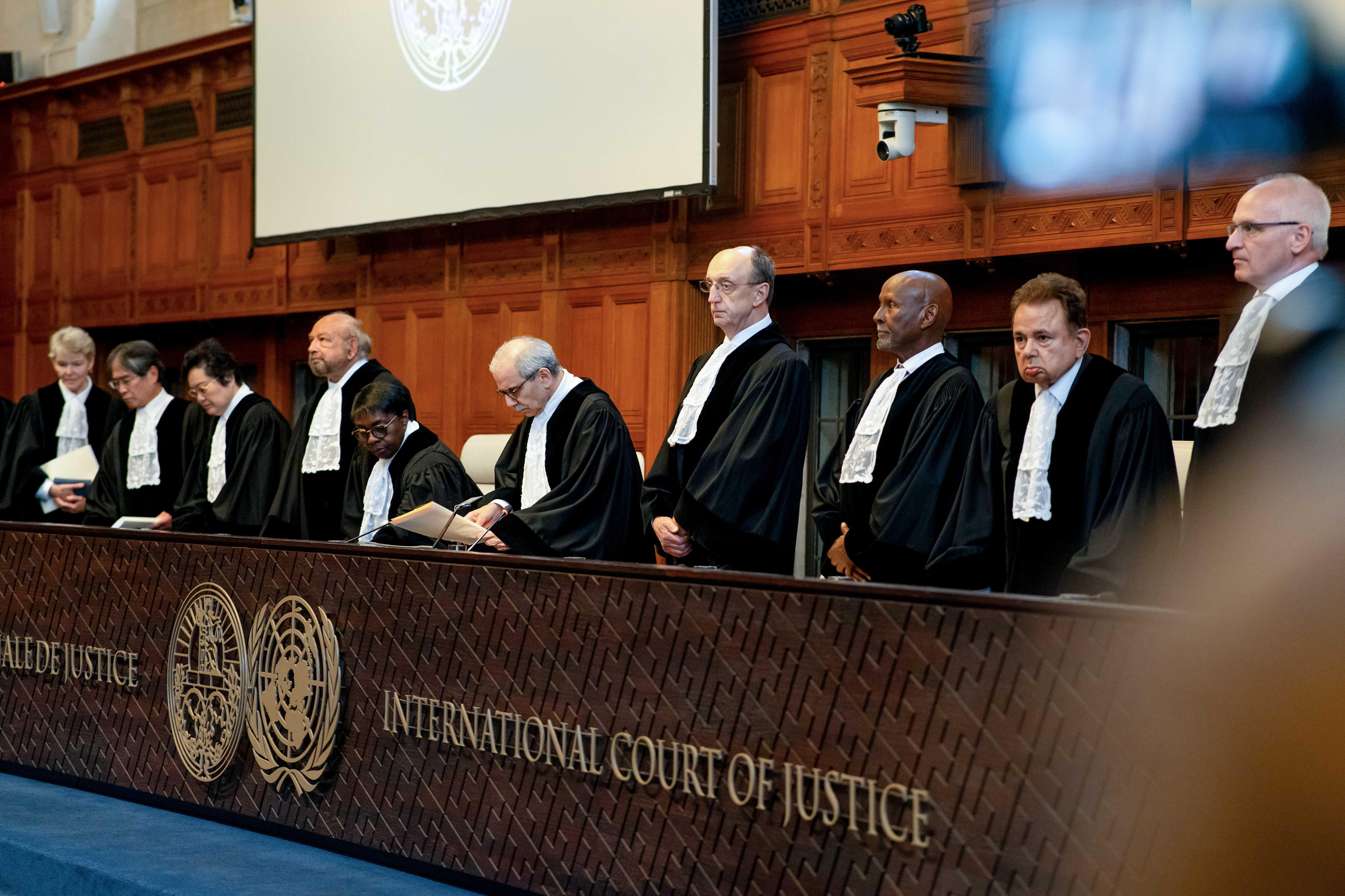 Den Haag (Netherlands), 19/07/2024.- The panel of judges, with President Nawaf Salam (C), at the International Court of Justice in The Hague, the Netherlands, during a non-binding ruling on the legal consequences of the Israeli occupation of the West Bank and East Jerusalem, 19 July 2024. The ICJ advises that Israel's settlement policy is in violation of international law. (Países Bajos; Holanda, Jerusalén, La Haya) EFE/EPA/LINA SELG