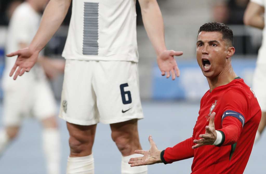 Ljubljana (Slovenia), 26/03/2024.- Cristiano Ronaldo of Portugal gestures during the friendly international soccer match between Slovenia and Portugal in Ljubljana, Slovenia, 26 March 2024. (Futbol, Amistoso, Eslovenia) EFE/EPA/ANTONIO BAT