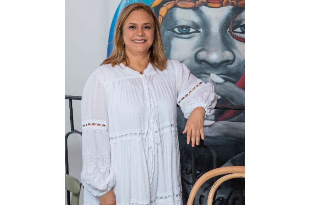 Y es que esta mujer tiene aún viva su otra pasión: el cuero, la marroquineria de alta costura. No piensa dejar sus más de 25 años en este trabajo que la ha llevado a pasarelas como Modoma en México y haber inaugurado un desfile en la semana de la moda en Bogotá, o cuando sus carteras, correas y bolsos estuvieron en el International Footwear and Leather Show.