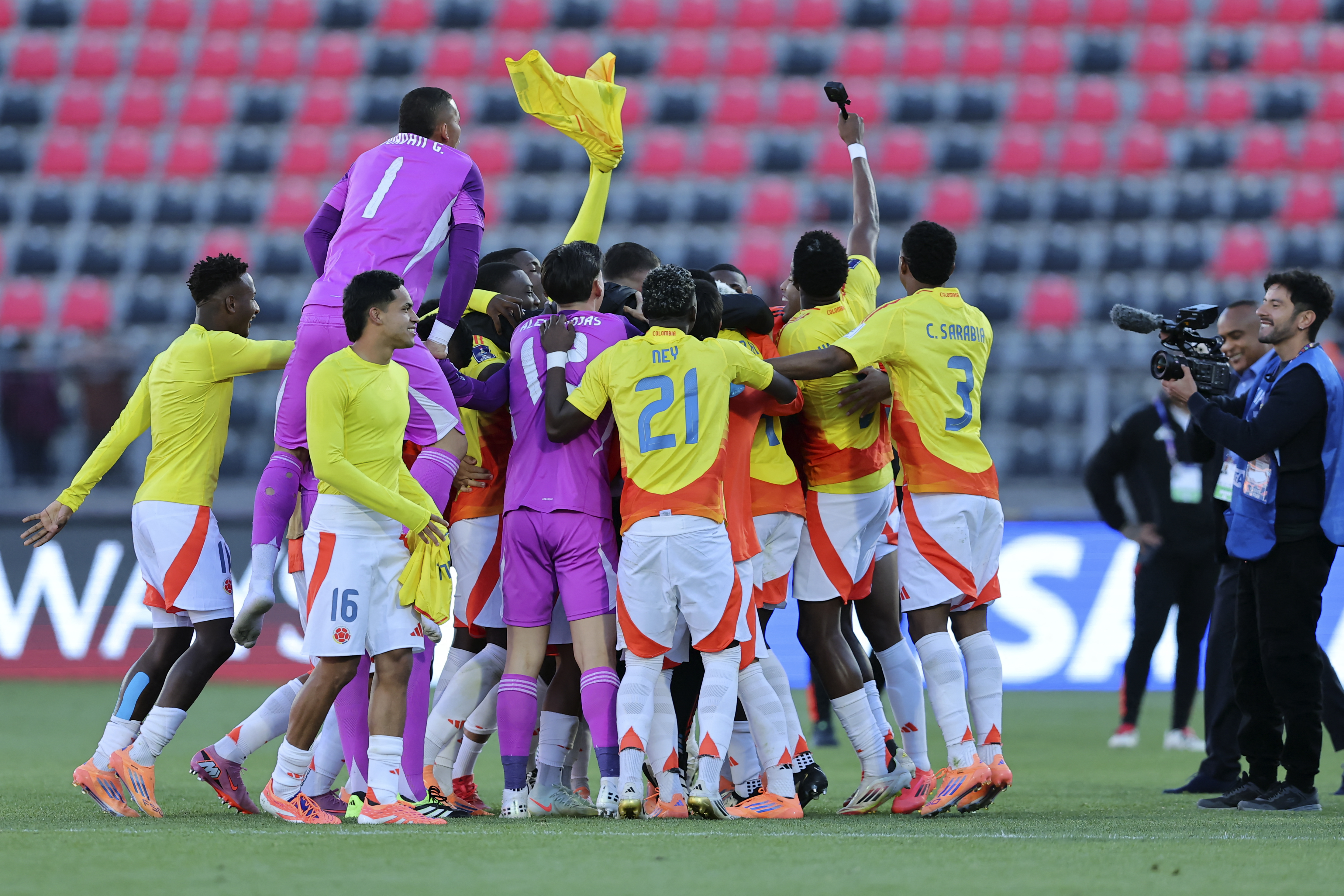 La selección de Colombia luego de derrotar a España.