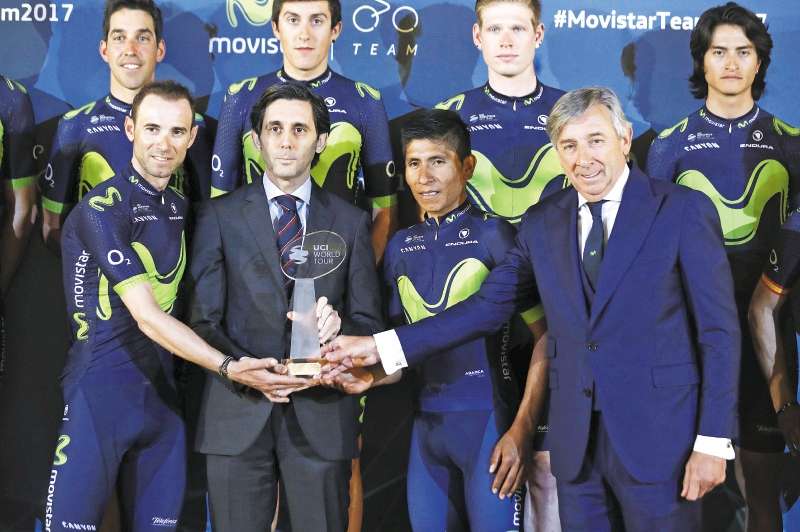 La presentación del Movistar 2017, con Alejandro Valverde y Nairo Quintana como jefes de filas. / AFP