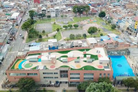 Peñalosa promete entregar reconstruidos ocho colegios antes de acabar su mandato