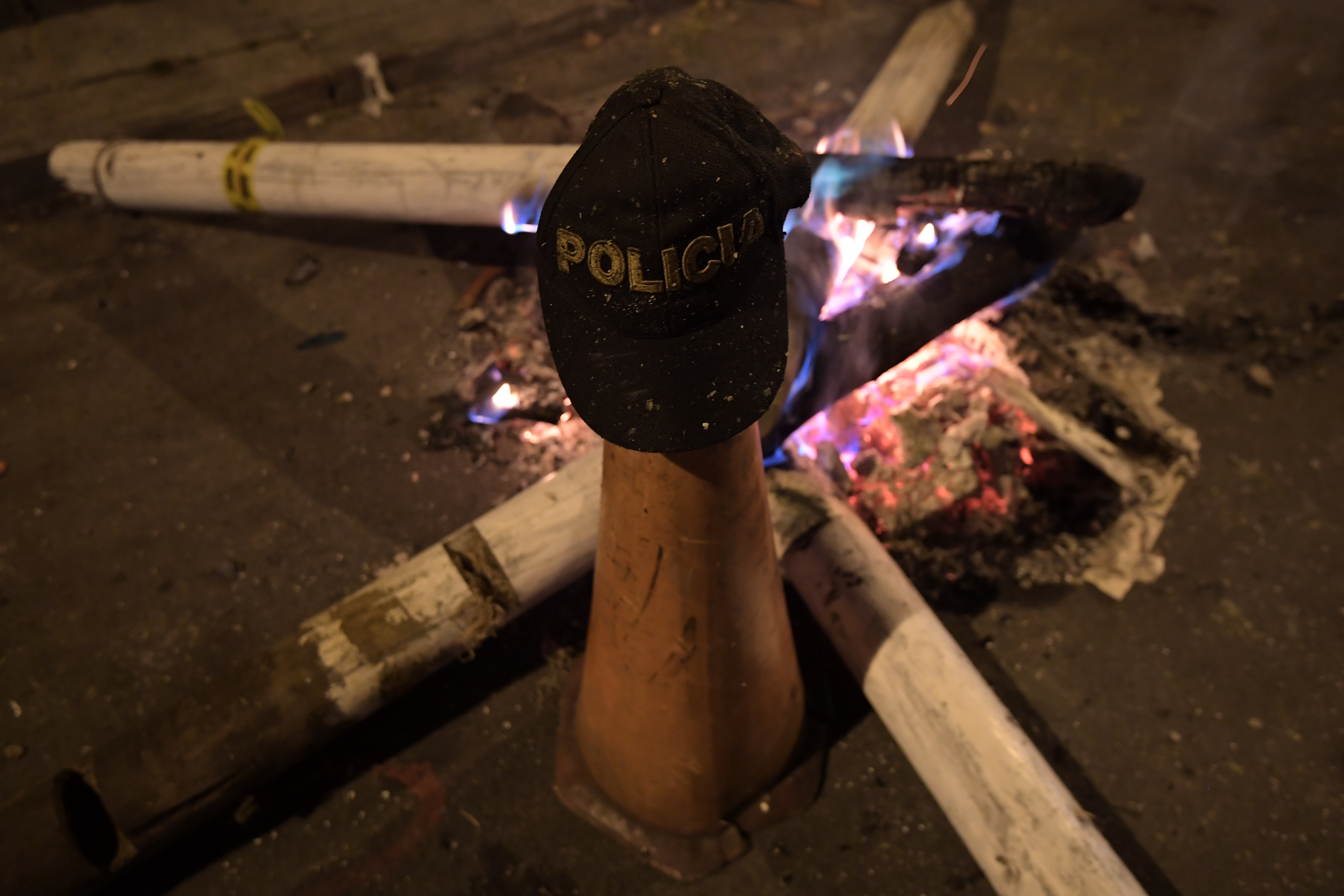 Homenaje realizado por la comunidad del barrio Verbenal, en memoria de los jóvenes Jaider Fonseca, de 17 años, y Cristian Hernández, de 24, quienes perecieron por impactos de bala, al parecer provenientes de armas de la Policía durante los disturbios por el asesinato de Javier Ordoñez a manos de la Policía.