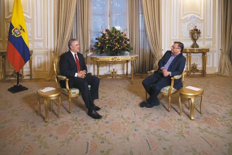Según cuentan, en la reunión privada en Palacio, el presidente saliente le dijo al entrante: "con la vara que mides serás medido”.