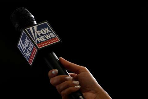 Fox News y su inusual oposición a Trump debido al veto a la prensa