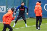 PSG teme abucheos por homenajear a Messi en París, tras el campeonato mundial