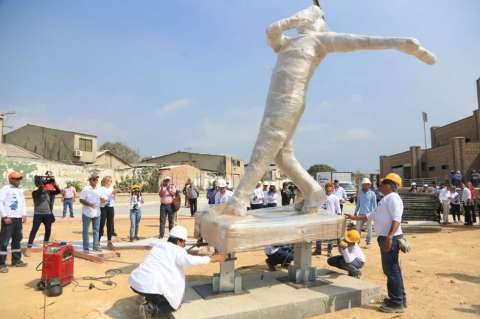 El estadio de béisbol Édgar Rentería ya tiene su estatua