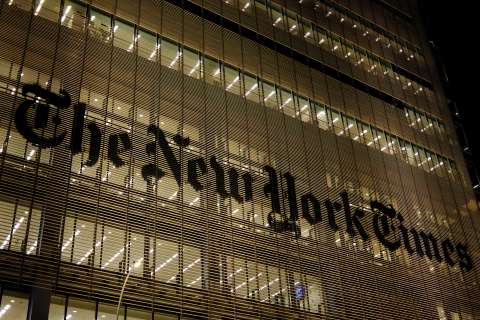 Un periodista fue sacado del New York Times por reseñar un libro con inteligencia artificial
