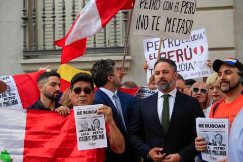 “Autócrata”: líder derechista español continúa el intercambio de reclamos con Petro