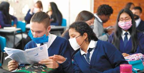 Sigue el debate: ¿clases en casa o volver al salón?
