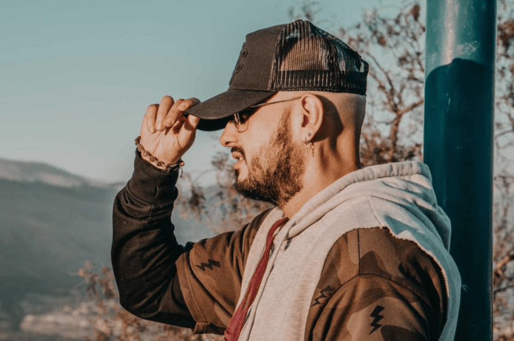 Velásquez colaboró con artistas como Reykon, Maluma y J Balvin.