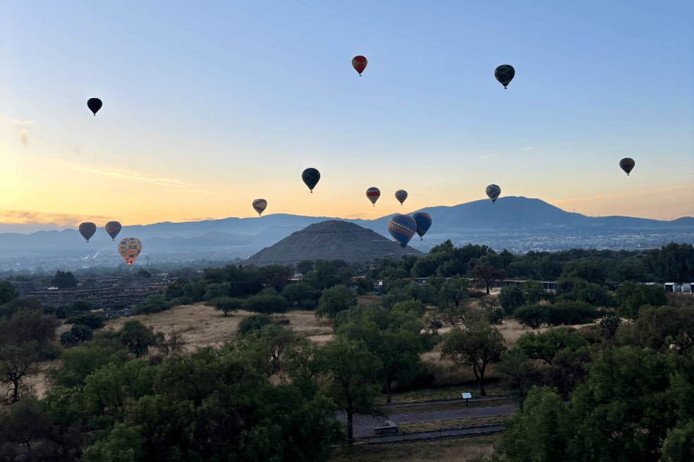 Turismo en México, Paseo en globo sobre Teotihuacán