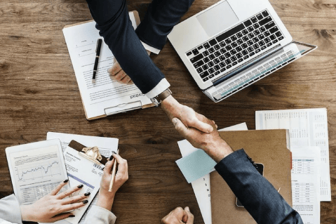 La pregunta que prohibieron hacer en entrevistas de trabajo en EE.UU.