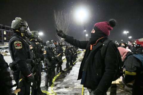 Un paso atrás de Trump en su ofensiva migratoria en Mineápolis: 700 agentes dejan la ciudad