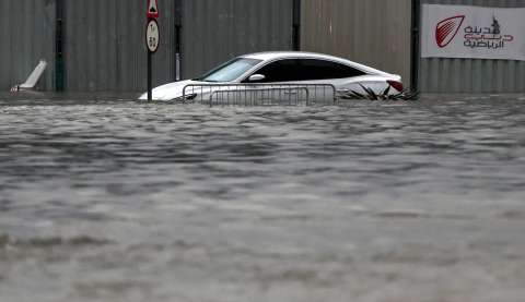 Dubái: fuertes e inusuales lluvias provocaron inundaciones en la ciudad