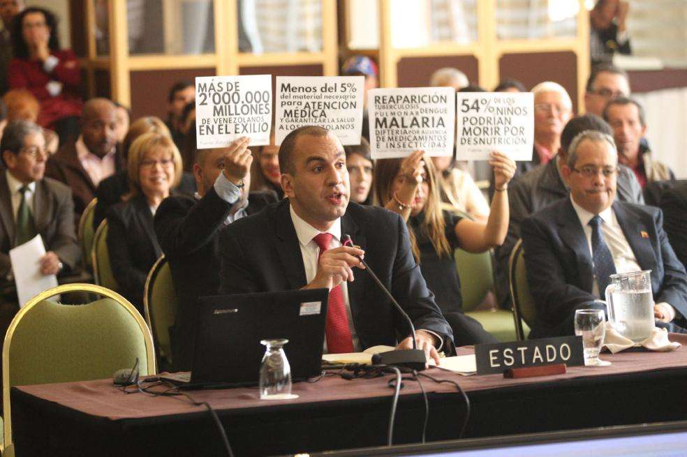 El representante del Estado venezolano, Larry Devoe, en una audiencia de la Comisión Interamericana de Derechos Humanos (CIDH) en Bogotá. / EFE